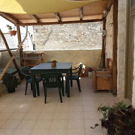 Stone House With Loft In Historical Centre 아파트 이라클리온